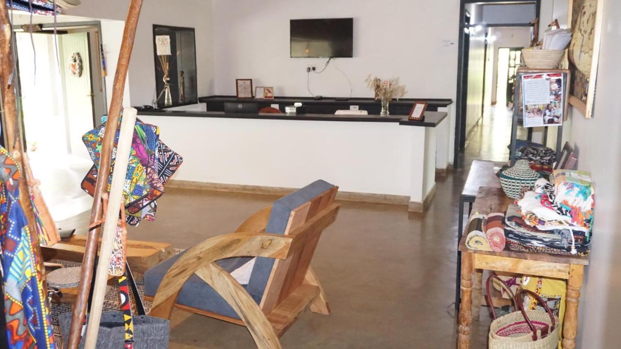 Walk With Us Africa Acomodação com café da manhã Moshi Exterior foto