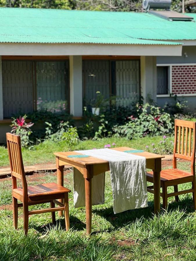 Walk With Us Africa Acomodação com café da manhã Moshi Exterior foto
