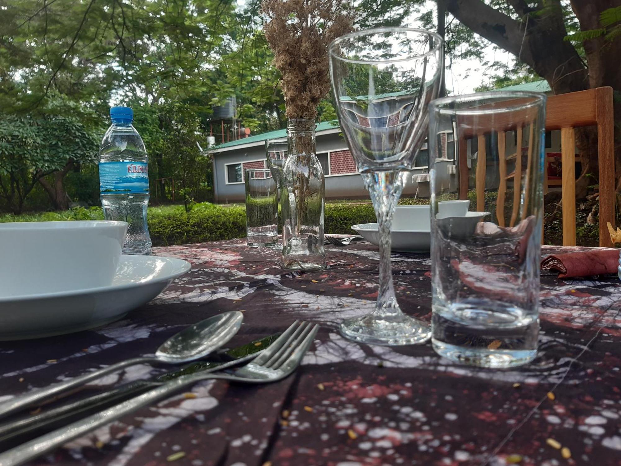 Walk With Us Africa Acomodação com café da manhã Moshi Exterior foto