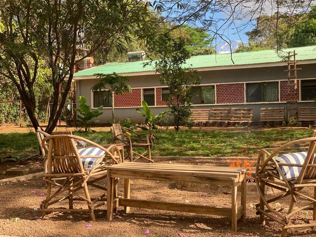Walk With Us Africa Acomodação com café da manhã Moshi Exterior foto